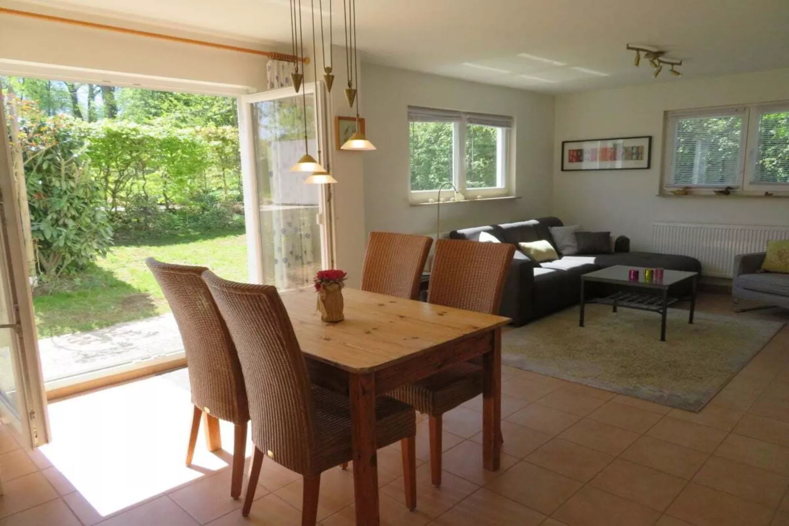 453495-Dining room