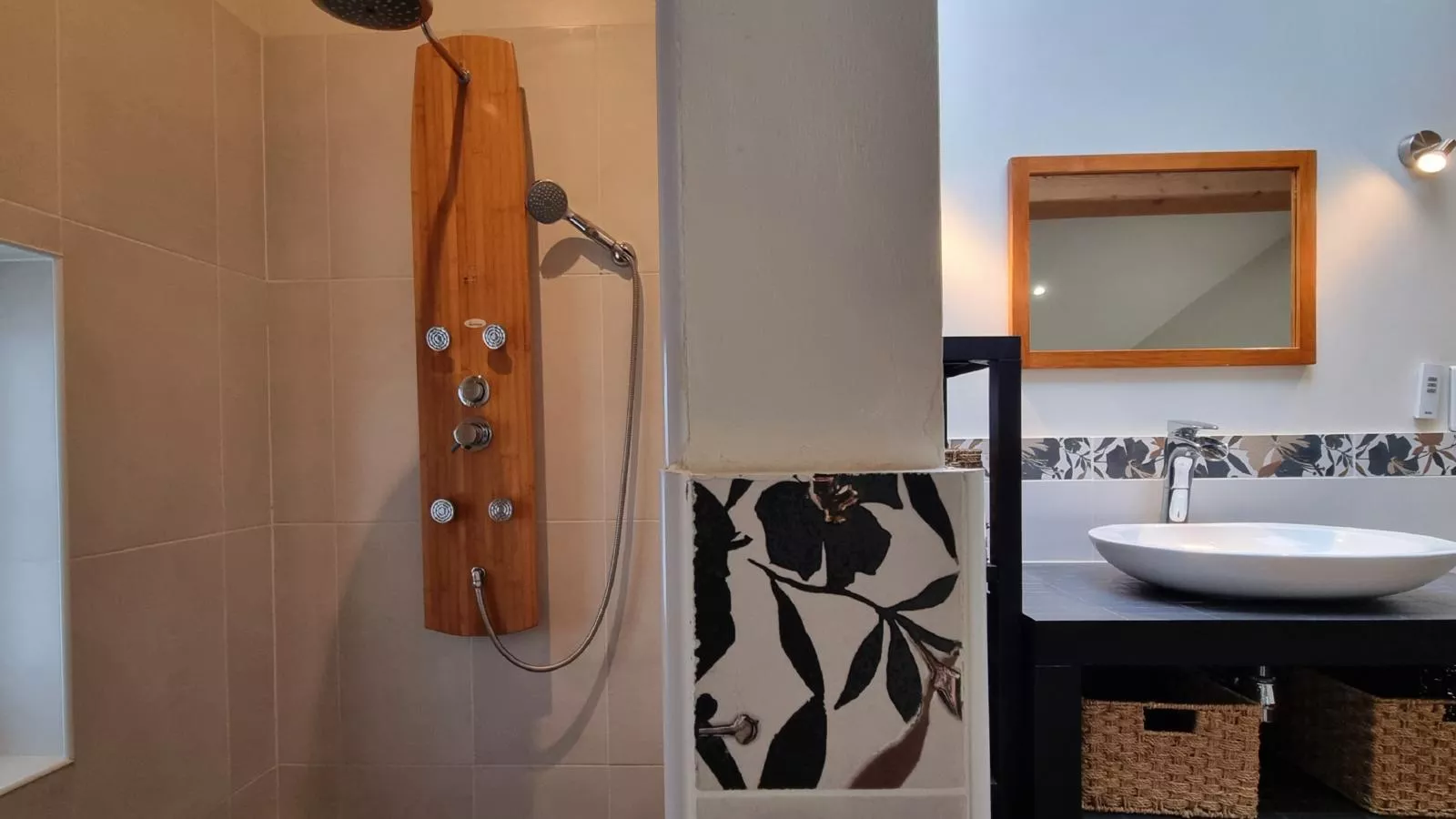 La maison des Vendangeurs-Bathroom