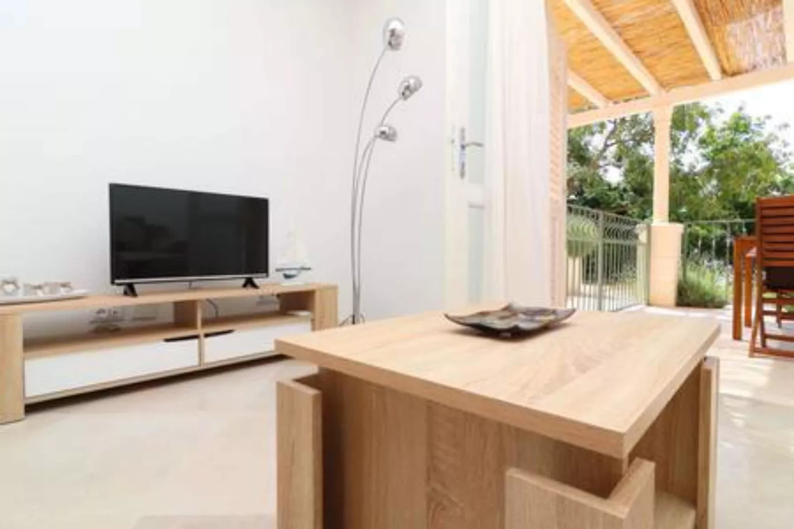 Apartments Seafront Silence - One Bedroom Apartment with Terrace and Sea View-Wohnzimmer