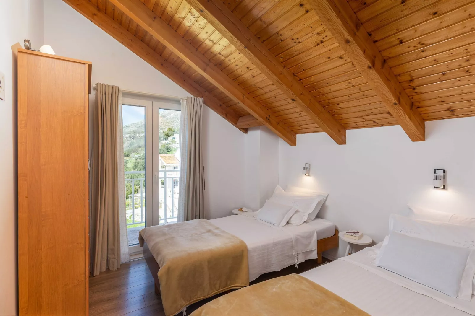 Apartment M&K - Two Bedroom Apartment with Balcony and Sea View-Chambre