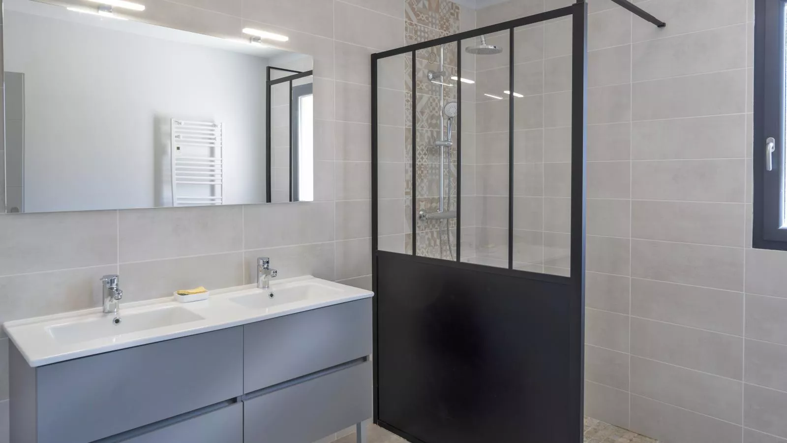 Figuiers-Bathroom