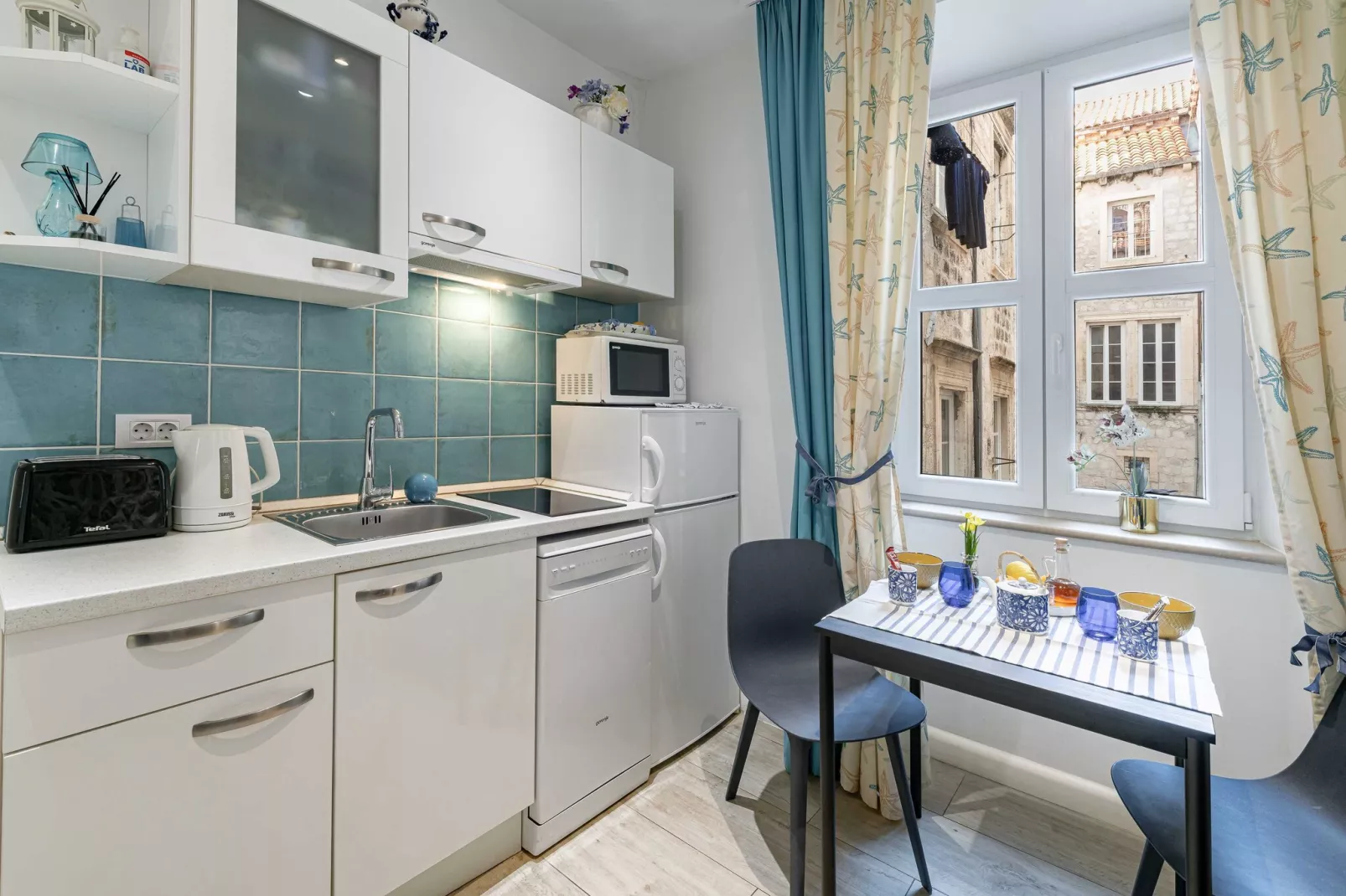 L & L Old Town Apartments - Studio Apartment ( Lacroma)-Küche