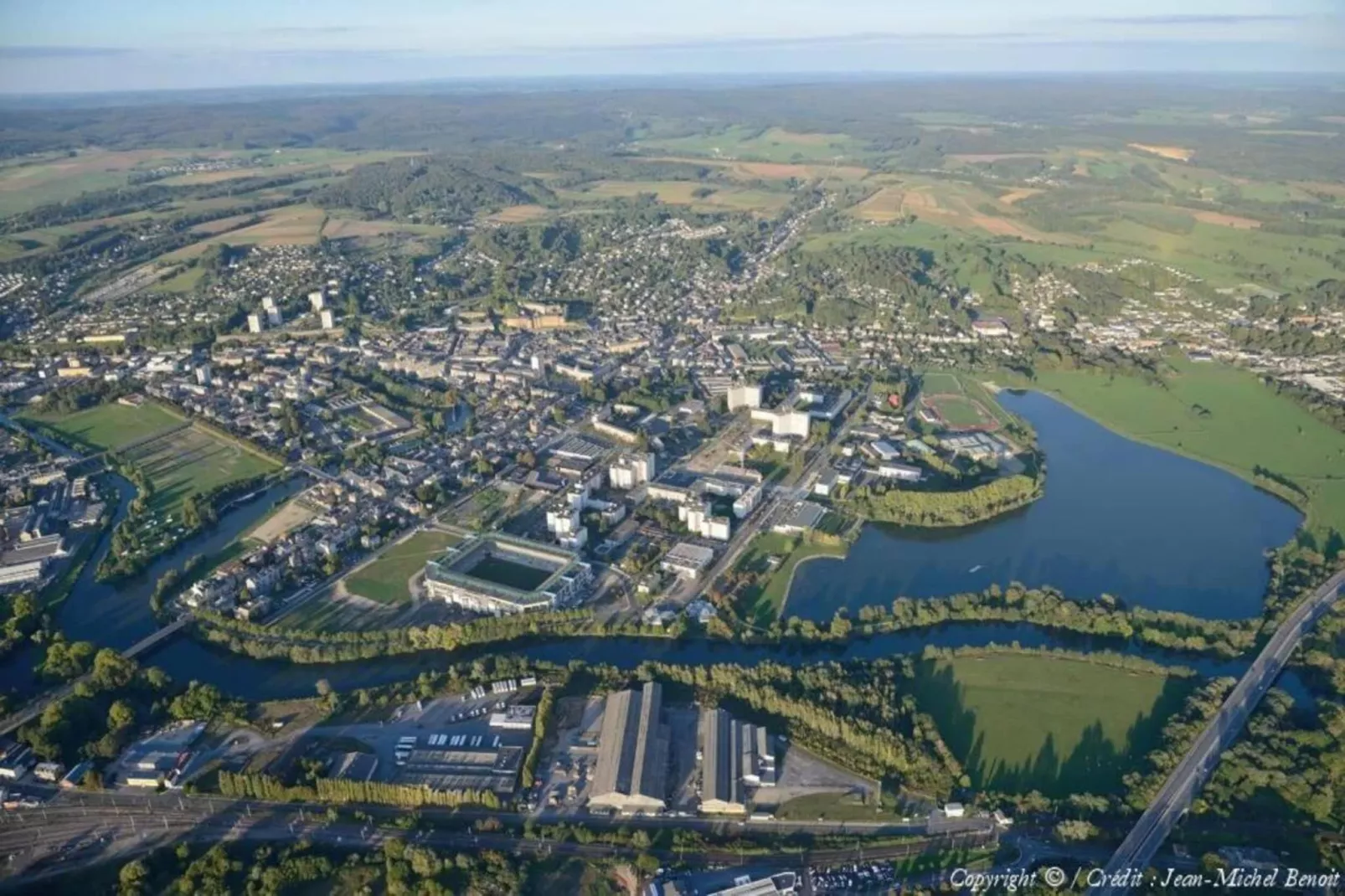 Le Phenix-Areas within 20km in summer