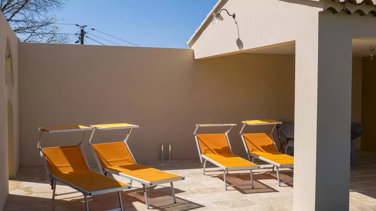 Figuiers-Terrace balcony