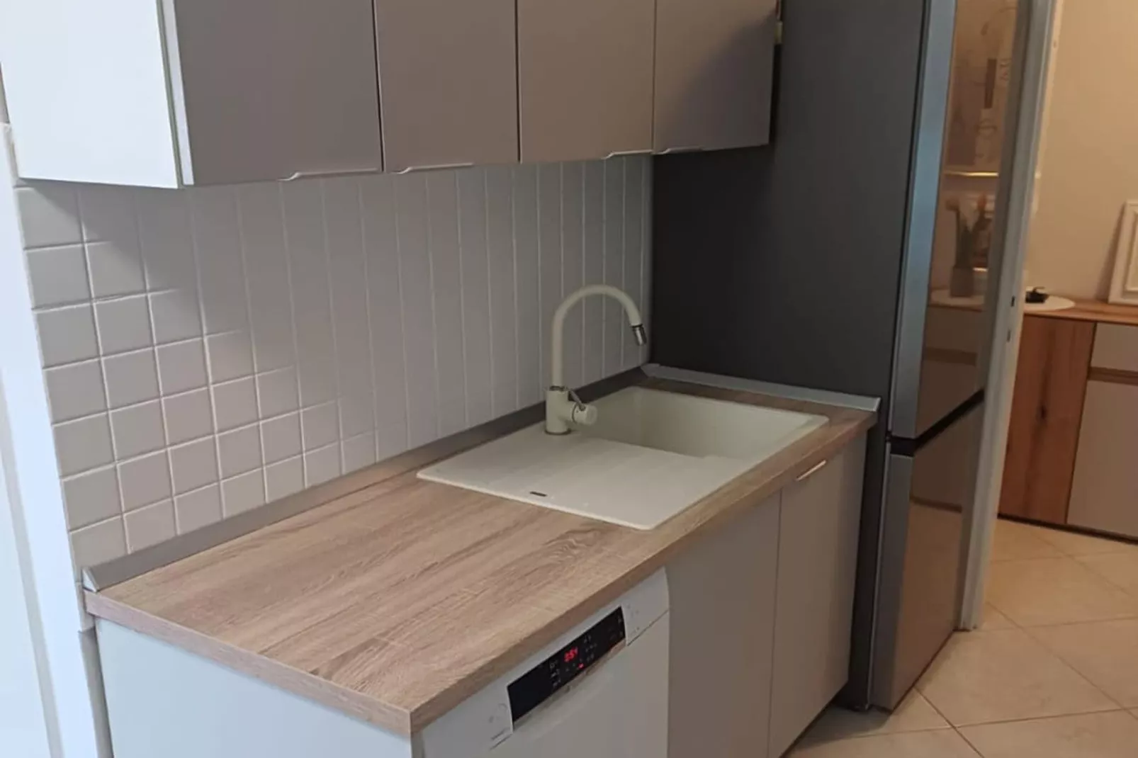 Apartment Alba - Three Bedroom Apartment with Loggia-Küche