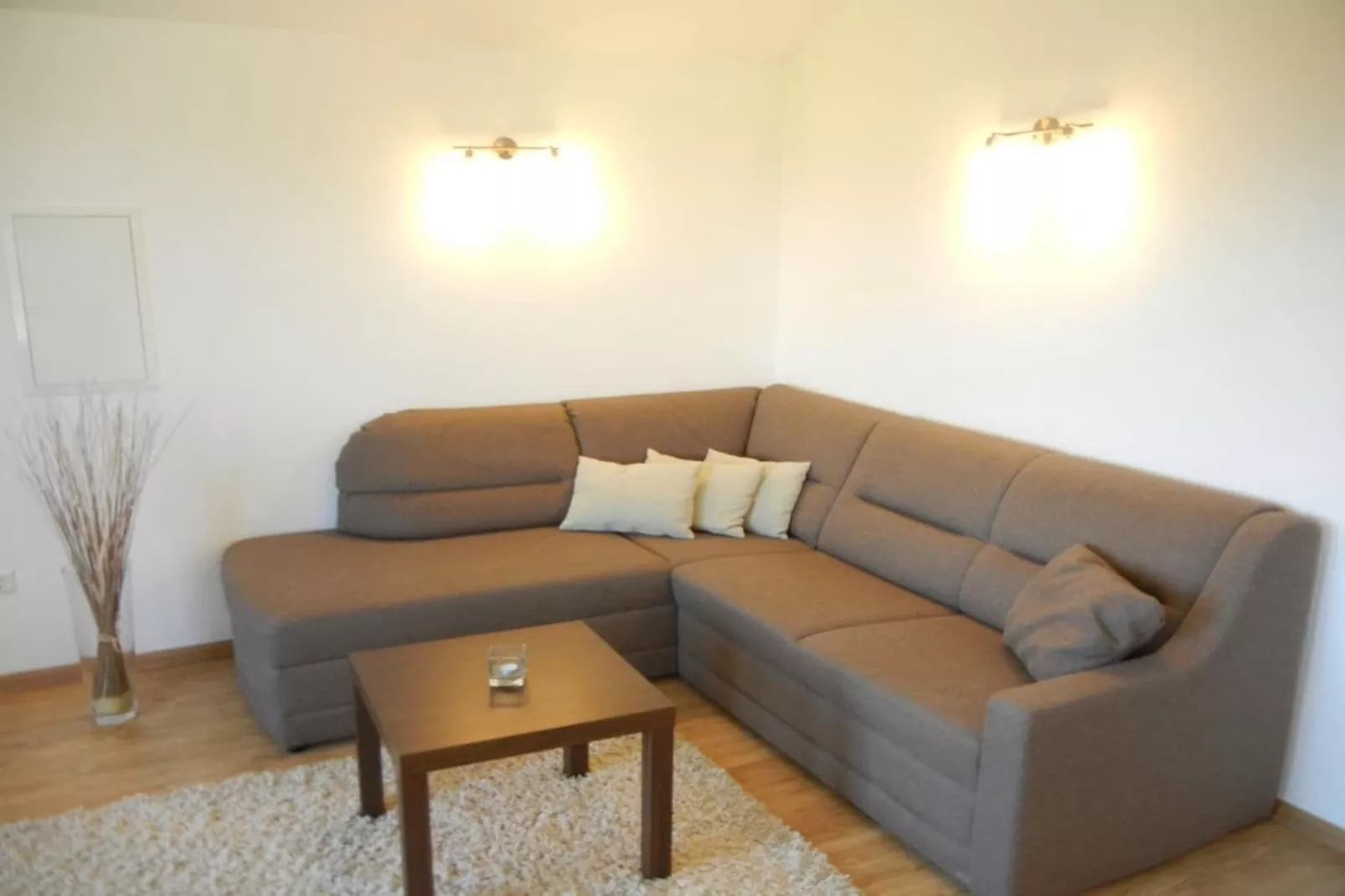 25082-Living room