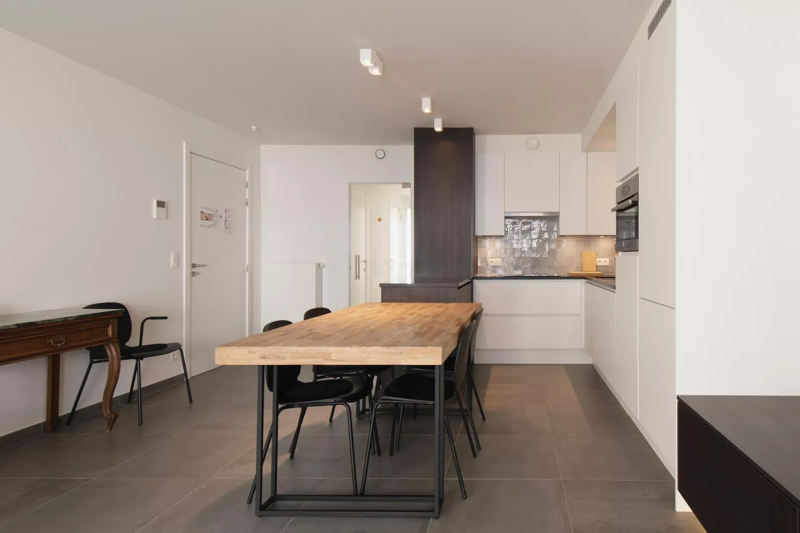Caprice 0502-Dining room