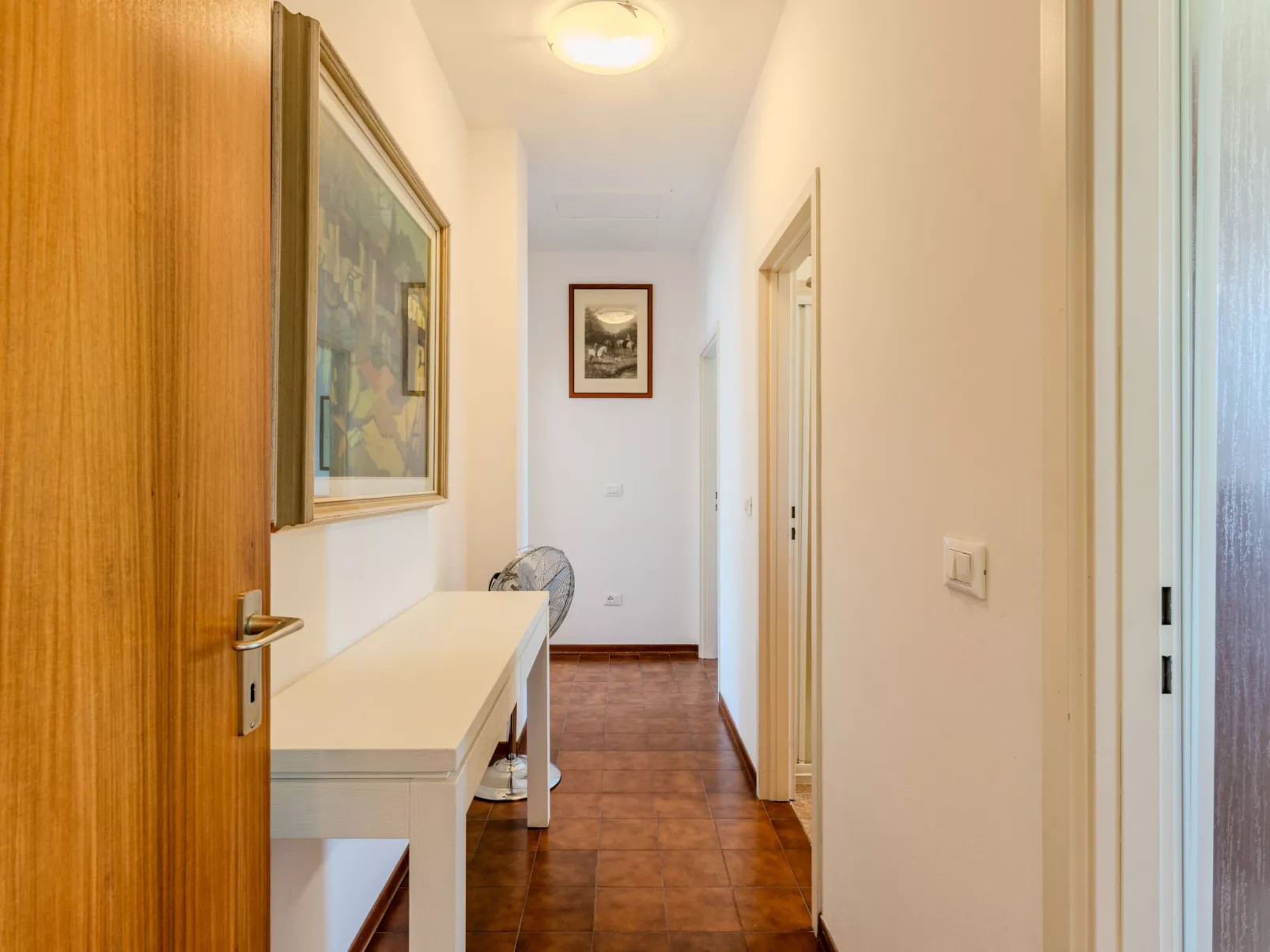 Domaso central apartment-Inside
