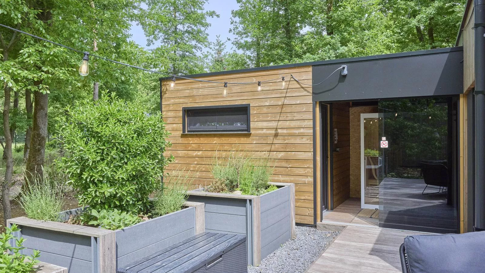 Zen en Zoet-Exterior in summer