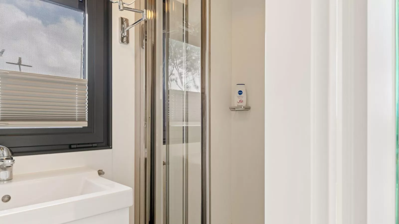 Maxim Jr-Bathroom