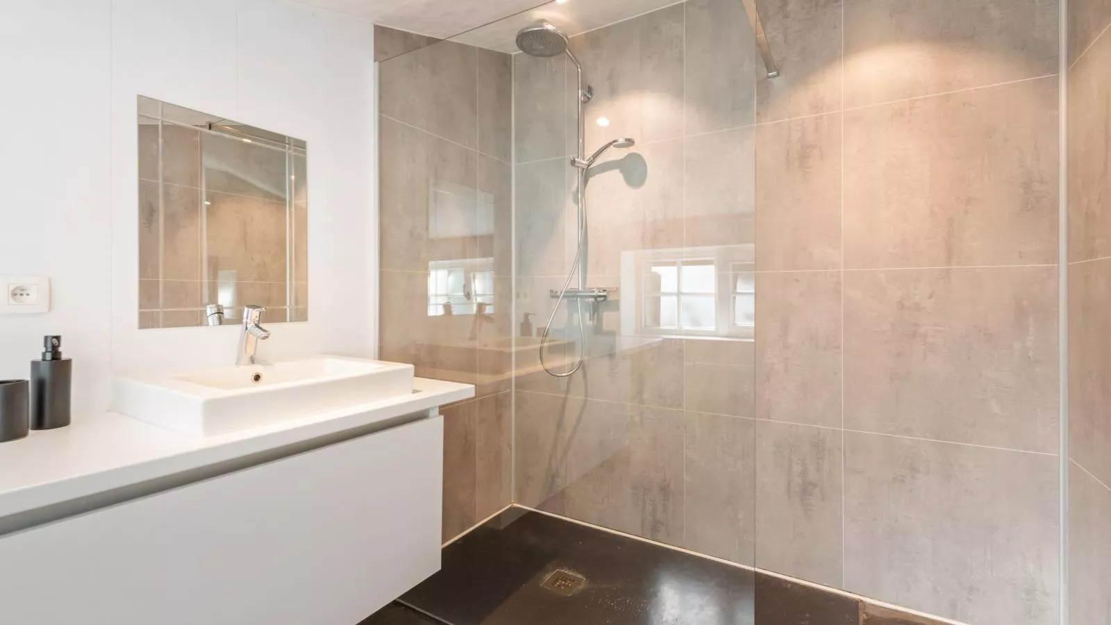 Amber-Bathroom