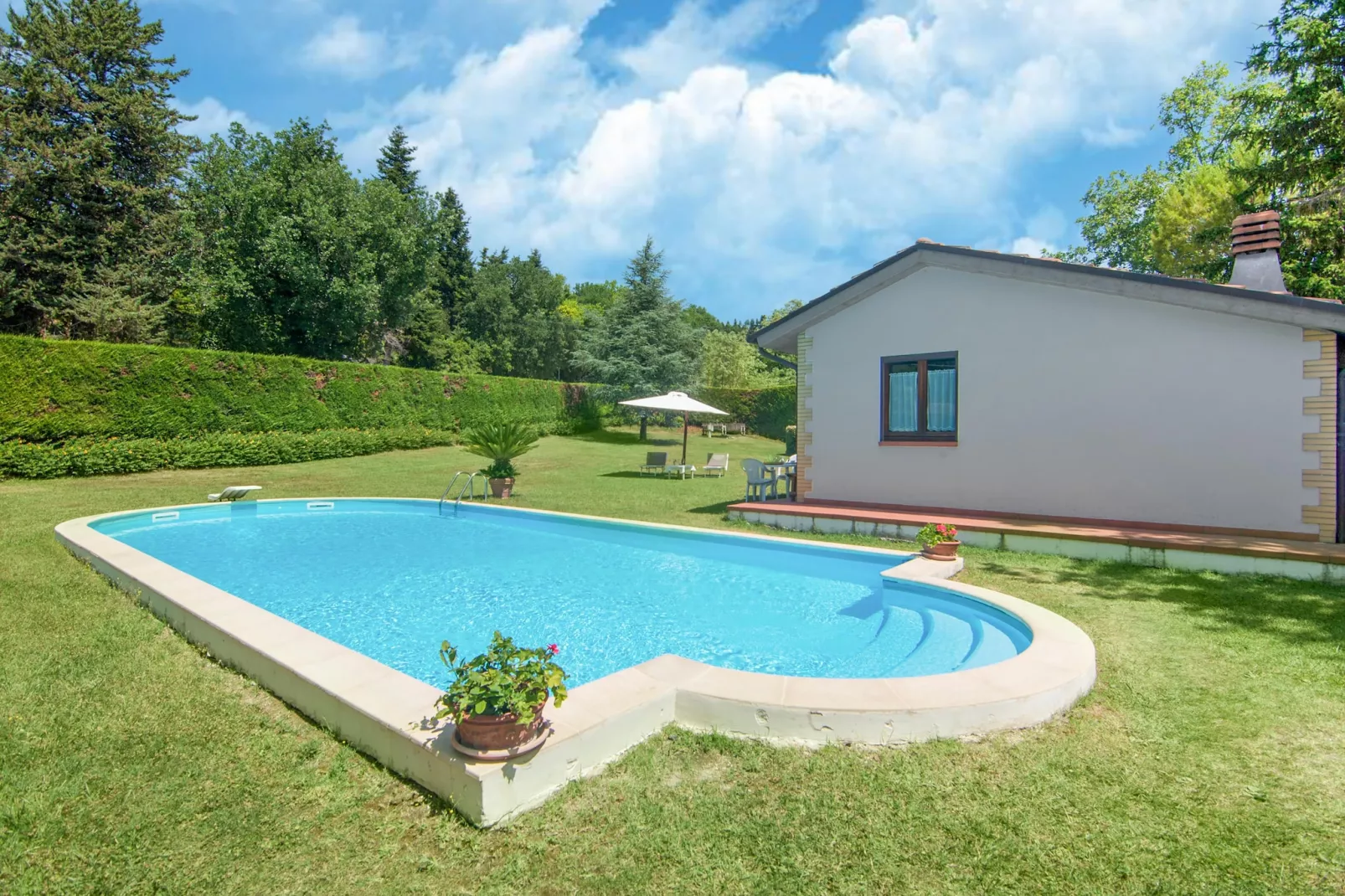 Apartamento Giardino-Schwimmbad