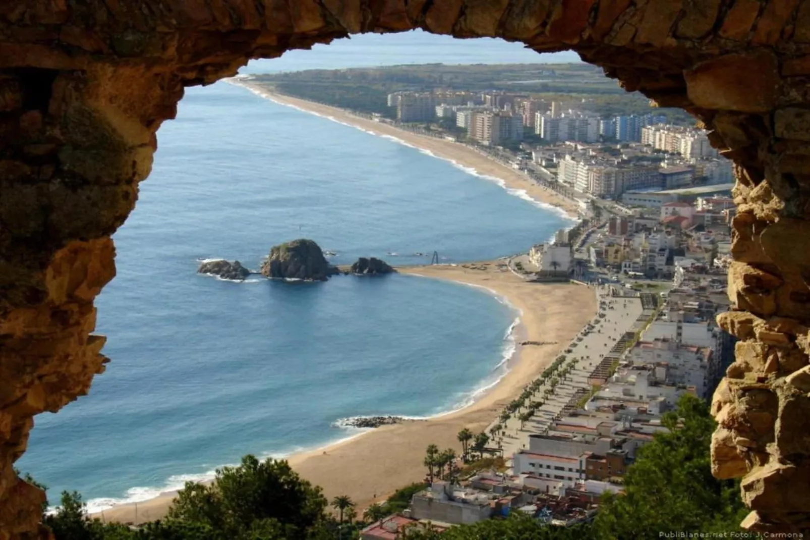 Araceli-Areas within 20km in summer