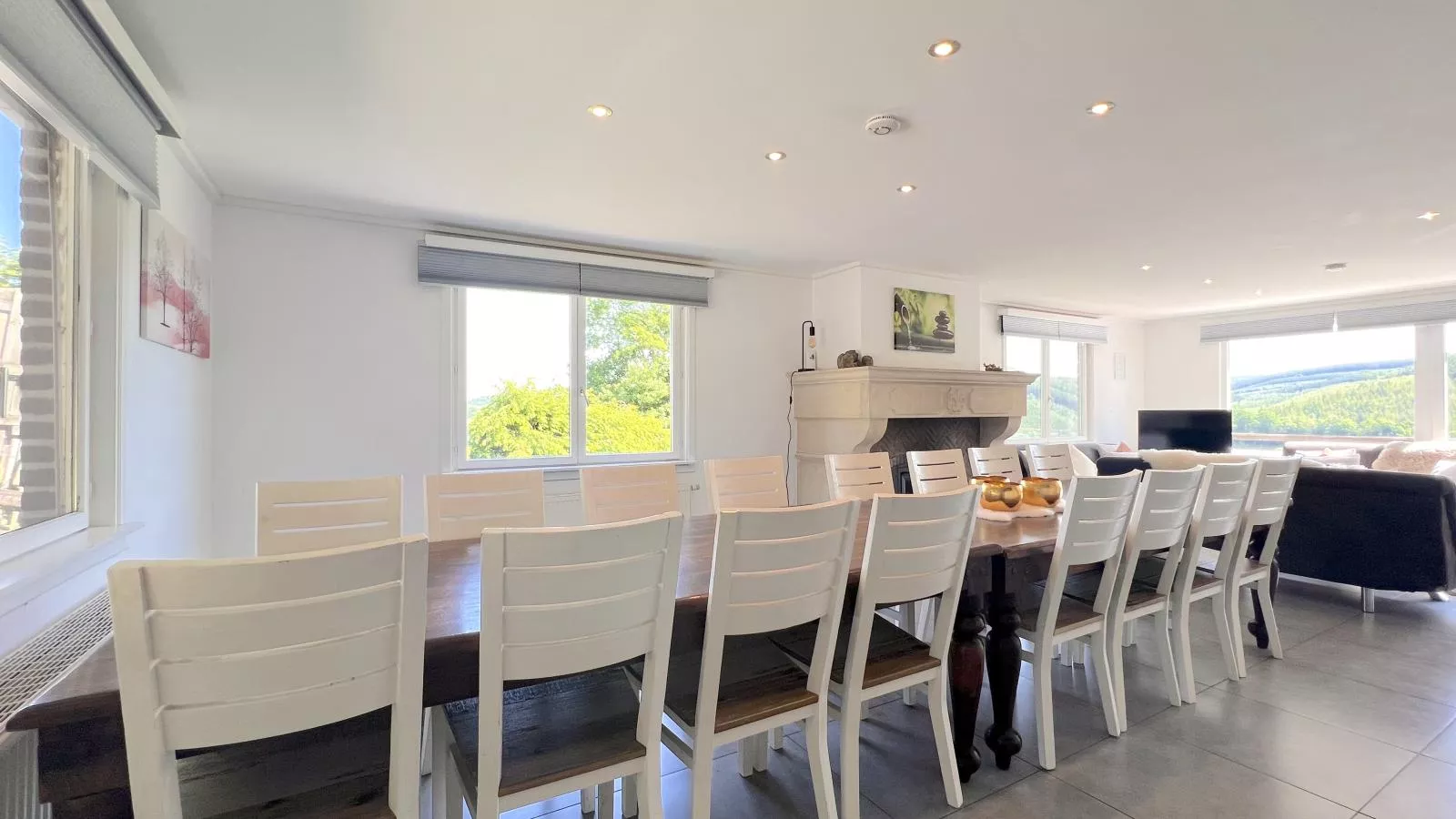 Devant les Thiers-Dining room