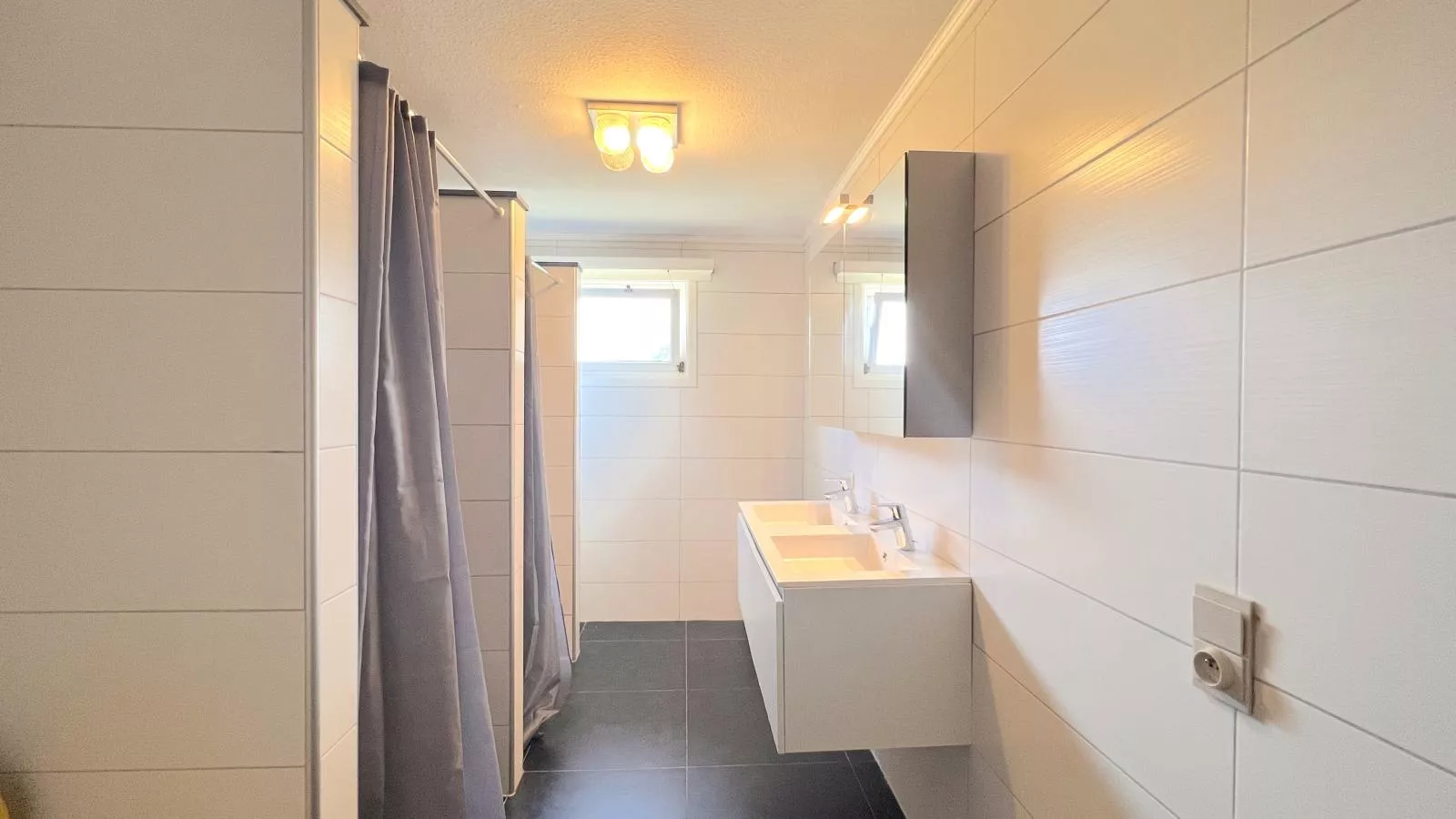 Devant les Thiers-Bathroom