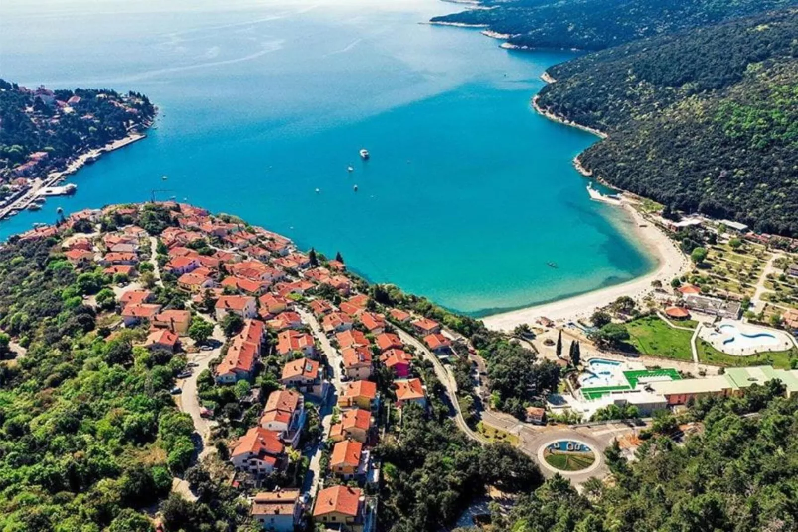 Lara 7 - Shared Pool, Sauna, Jacuzzi-Areas within 5km in summer