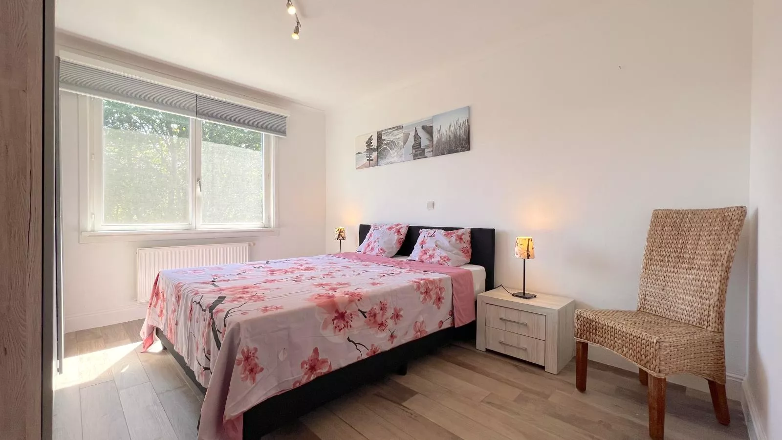 Devant les Thiers-Bedroom