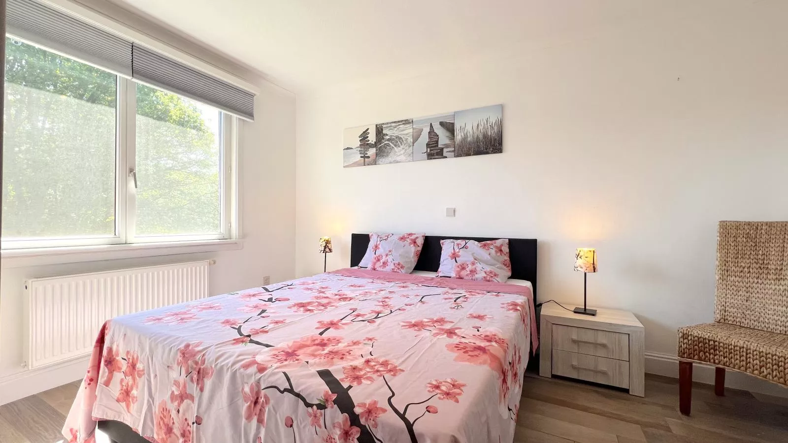 Devant les Thiers-Bedroom