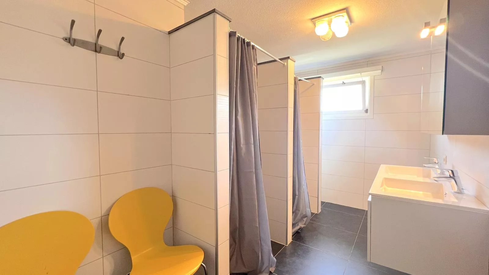 Devant les Thiers-Bathroom