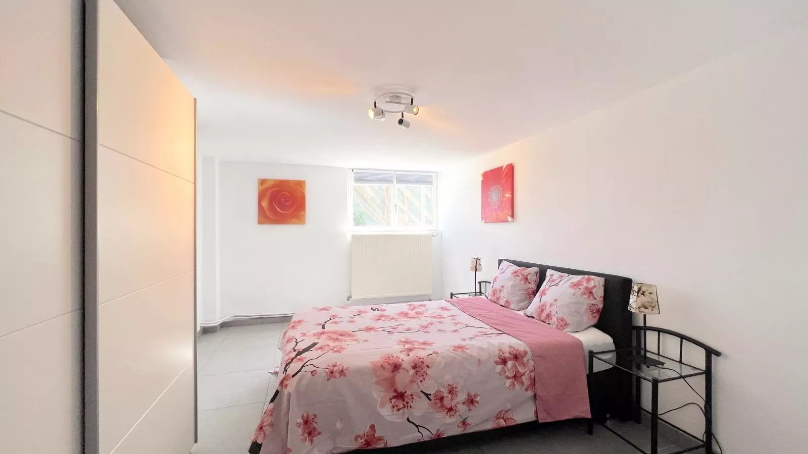 Devant les Thiers-Bedroom