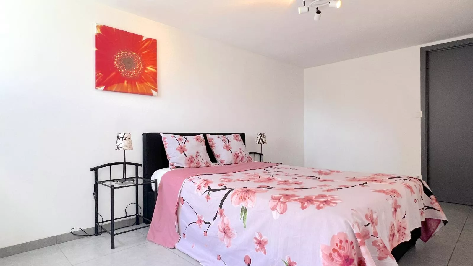 Devant les Thiers-Bedroom