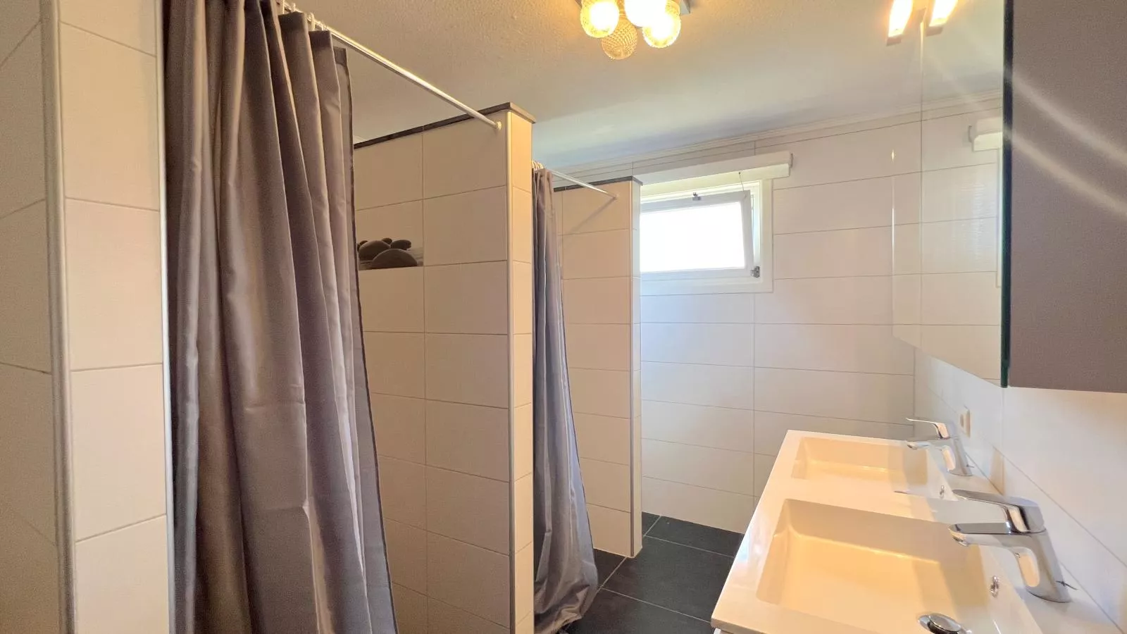 Devant les Thiers-Bathroom