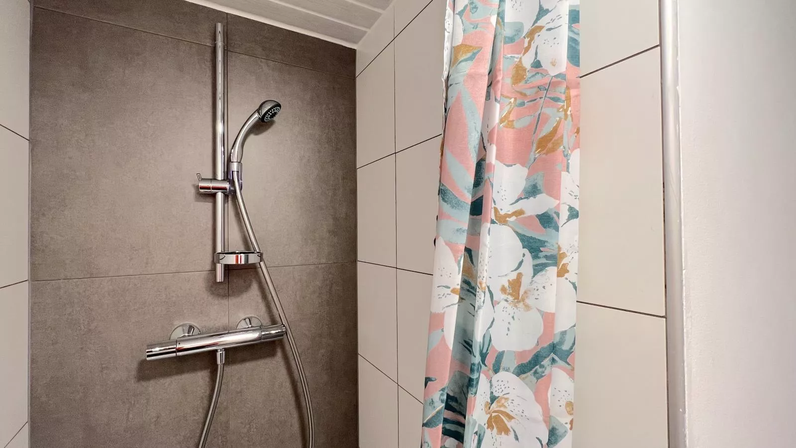 Devant les Thiers-Bathroom