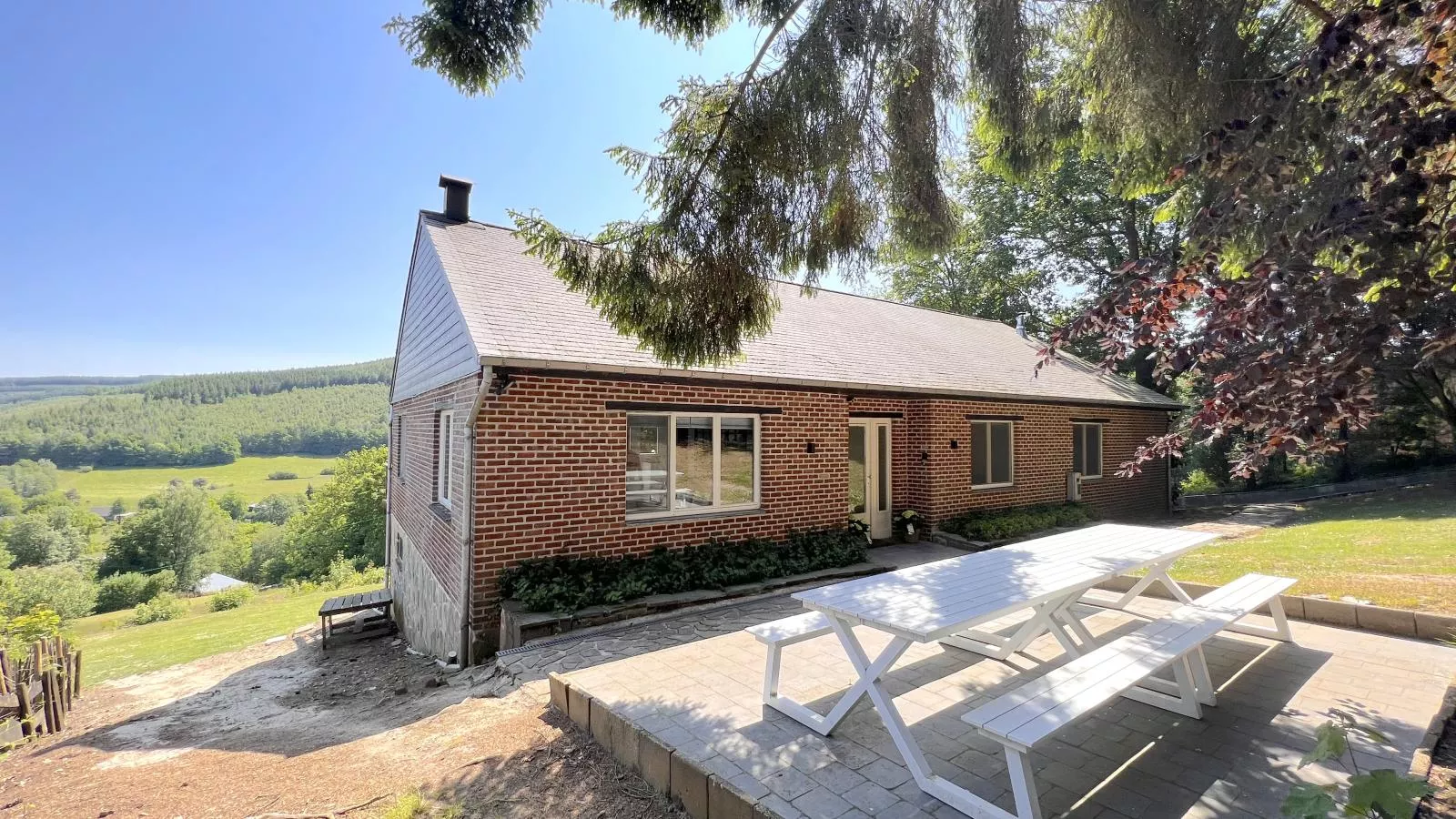 Devant les Thiers-Exterior summer