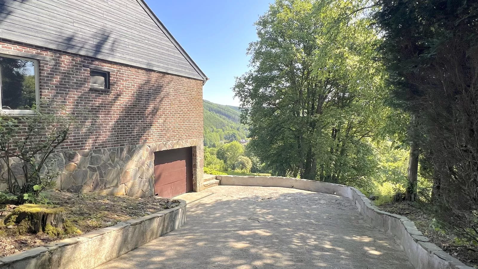 Devant les Thiers-Exterior summer