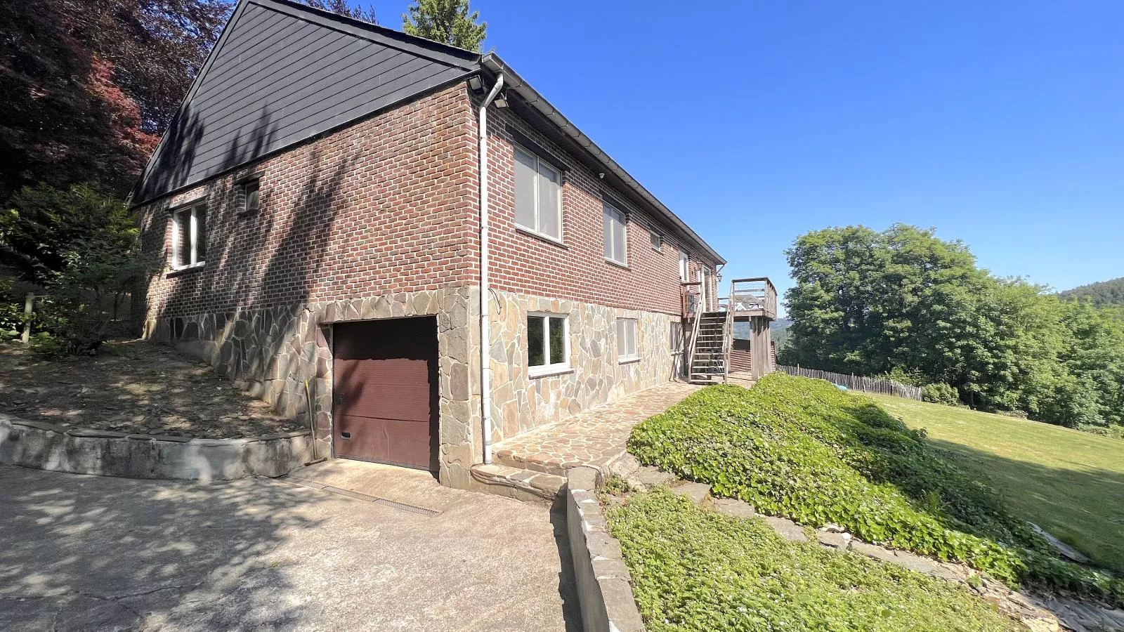 Devant les Thiers-Exterior summer