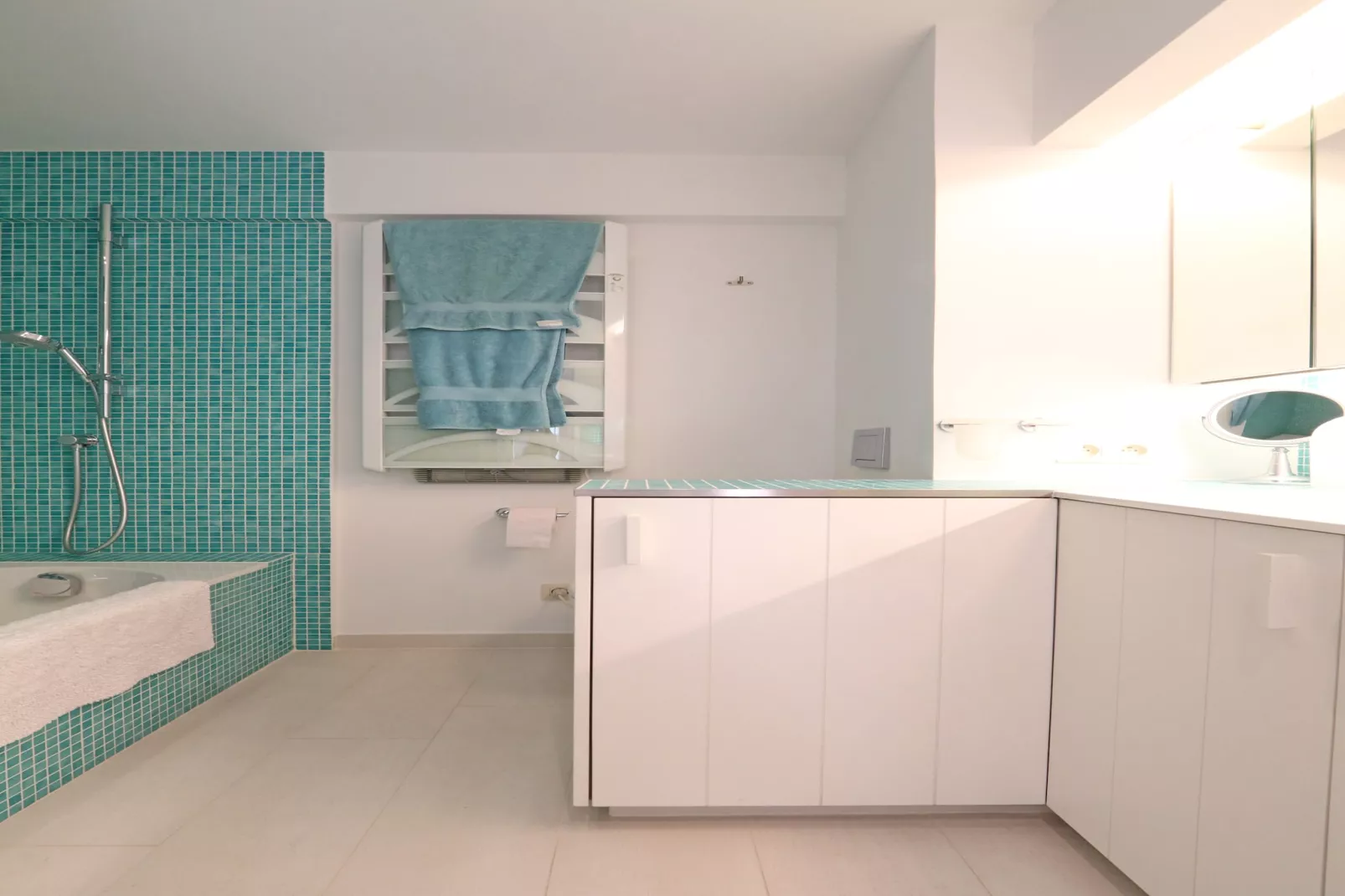 SEAFLOWER 61  STPL-Bathroom