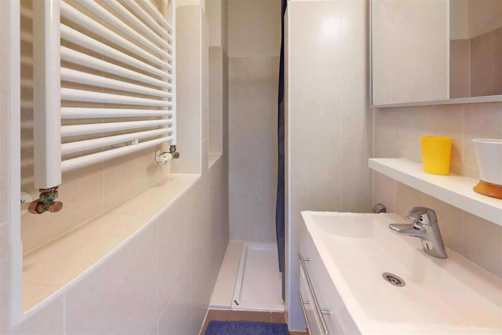 RAVEEL 52  STPL-Badezimmer