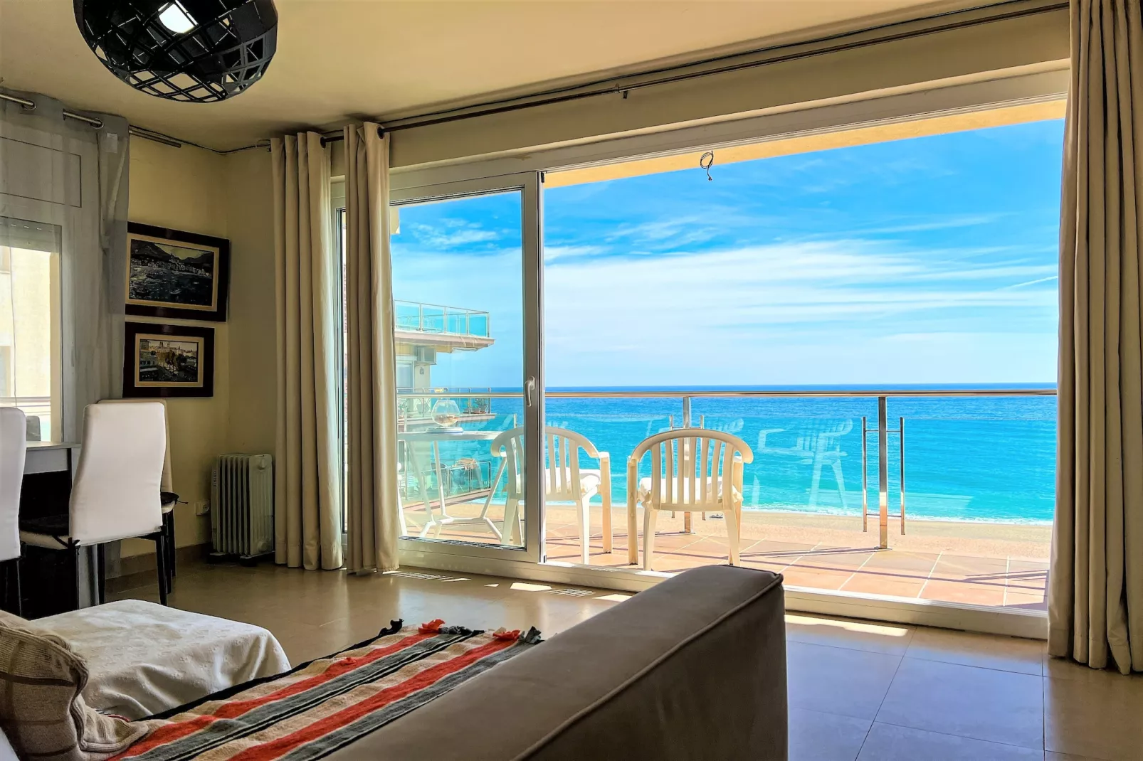 Vivalidays Mar - Santa Susanna-Living room