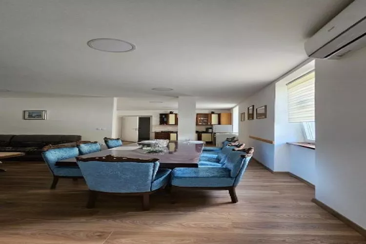 Apartment Gracac - Two Bedroom Apartment with Terrace-Esszimmer