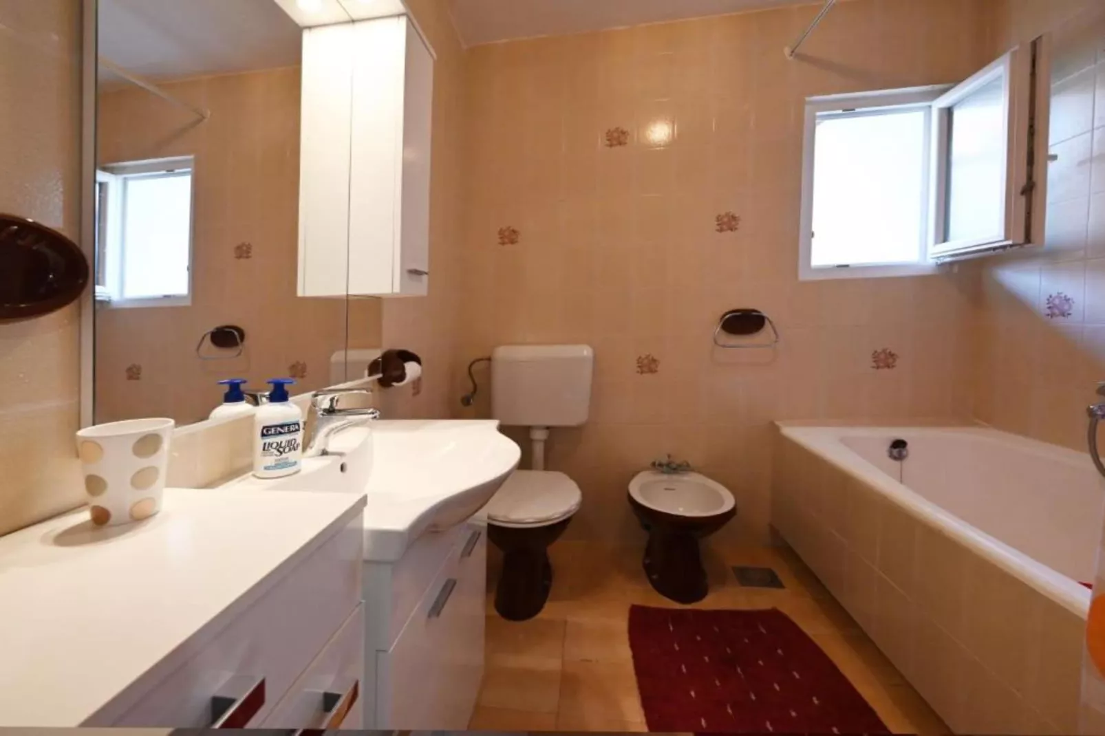 Apartments Mihovilović - 50 m from beach - Two Bedroom Apartment with Balcony and Sea View (A2)-Salle de bain