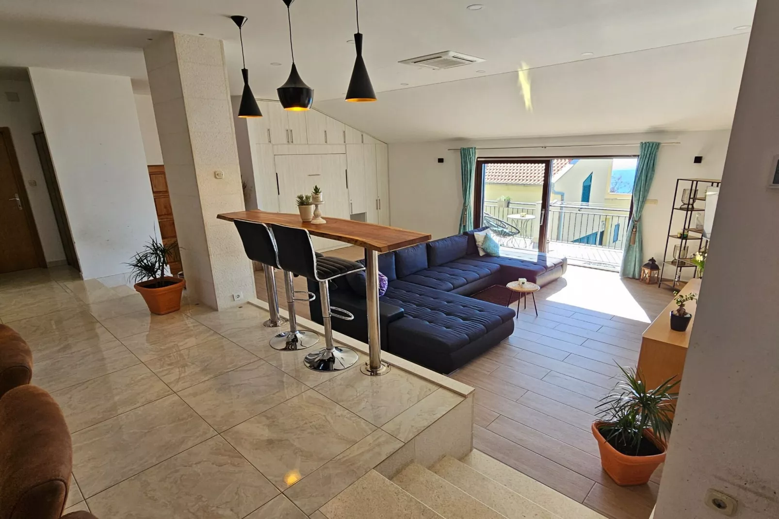 Holiday Home Sunrise - Three Bedroom Holiday Home-Salon