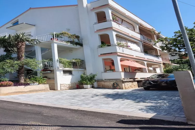 Apartment Ana with a partial sea view - Two Bedroom Apartment with Balcony and a Partial Sea View-Facilities