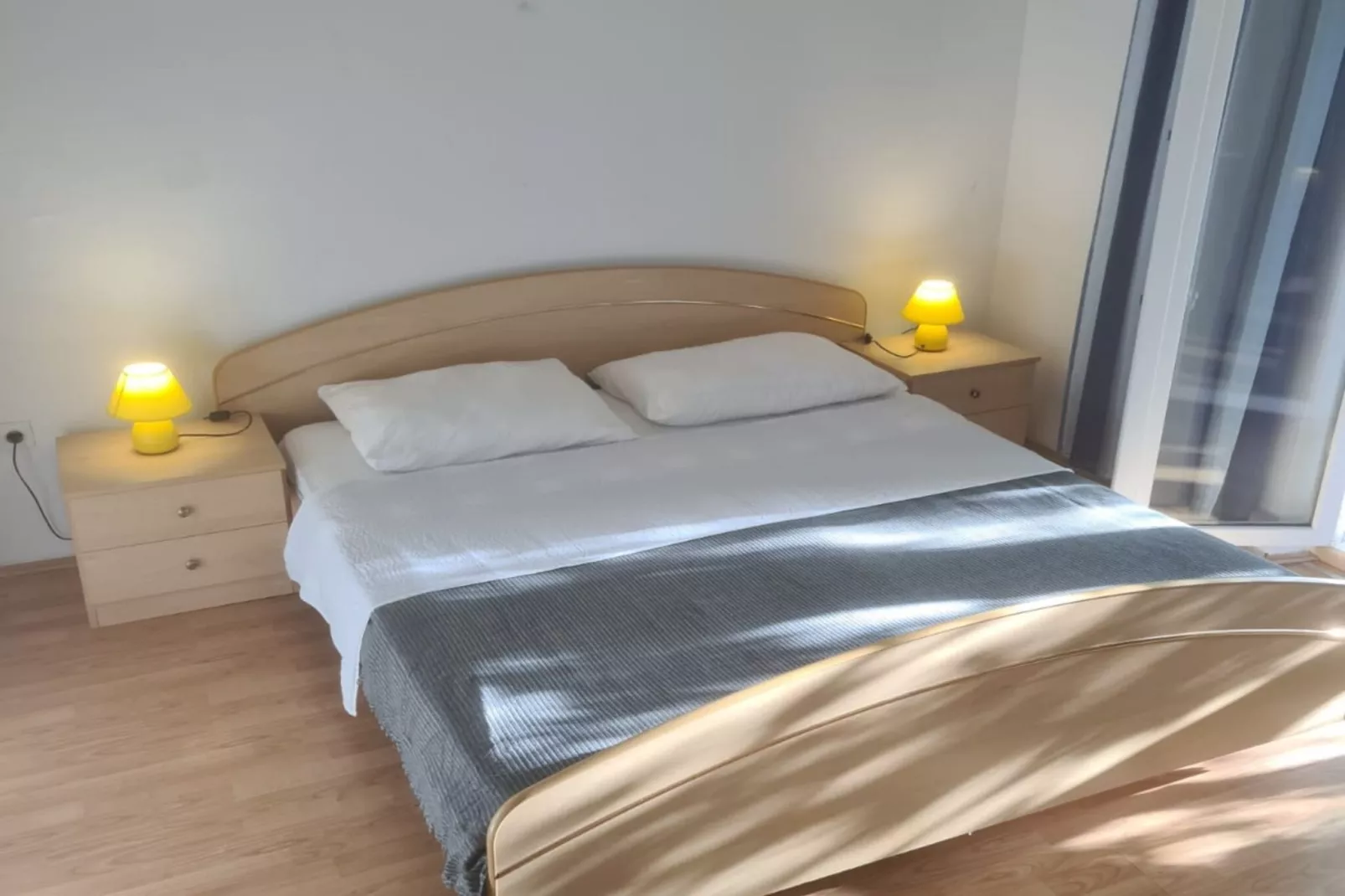 Apartments Rubbi - Three Bedroom Apartment with Terrace-Chambre