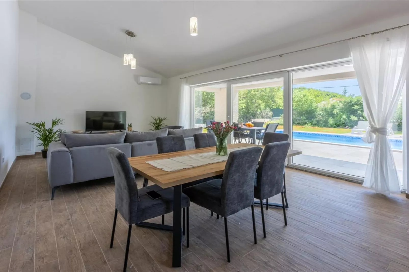 Three Bedroom Villa with Swiming Pool-Salle à manger