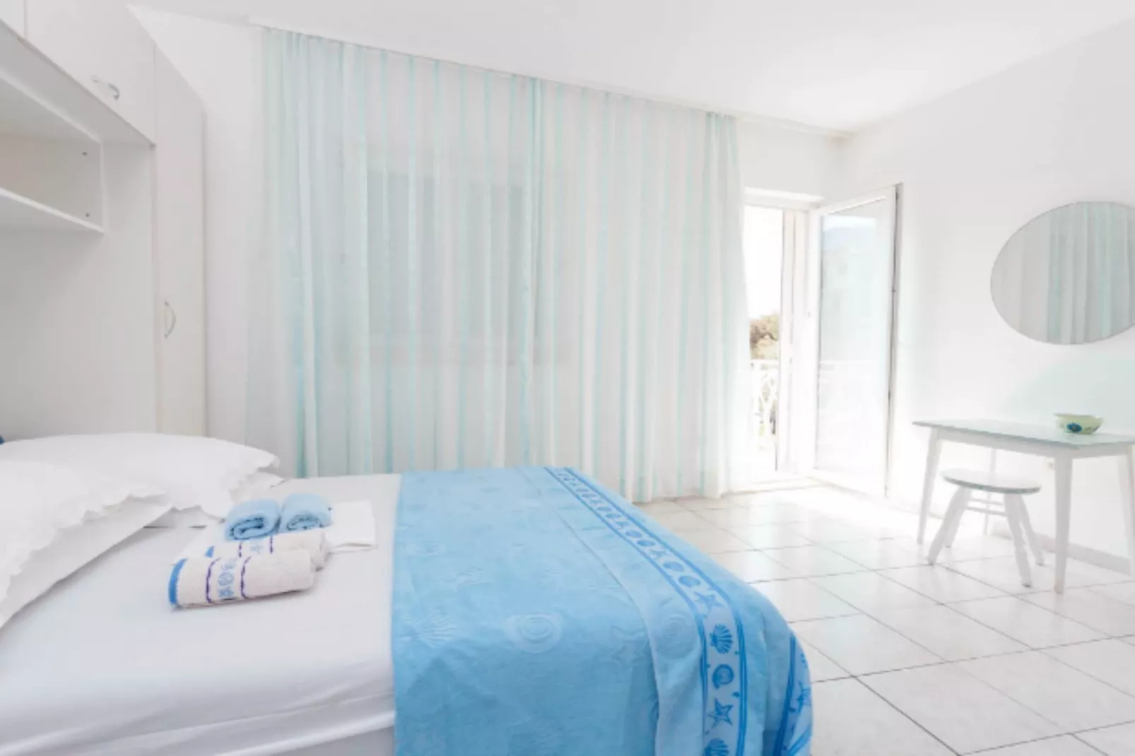Apartments Lili - Two Bedroom Apartment with Balcony-Schlafzimmer