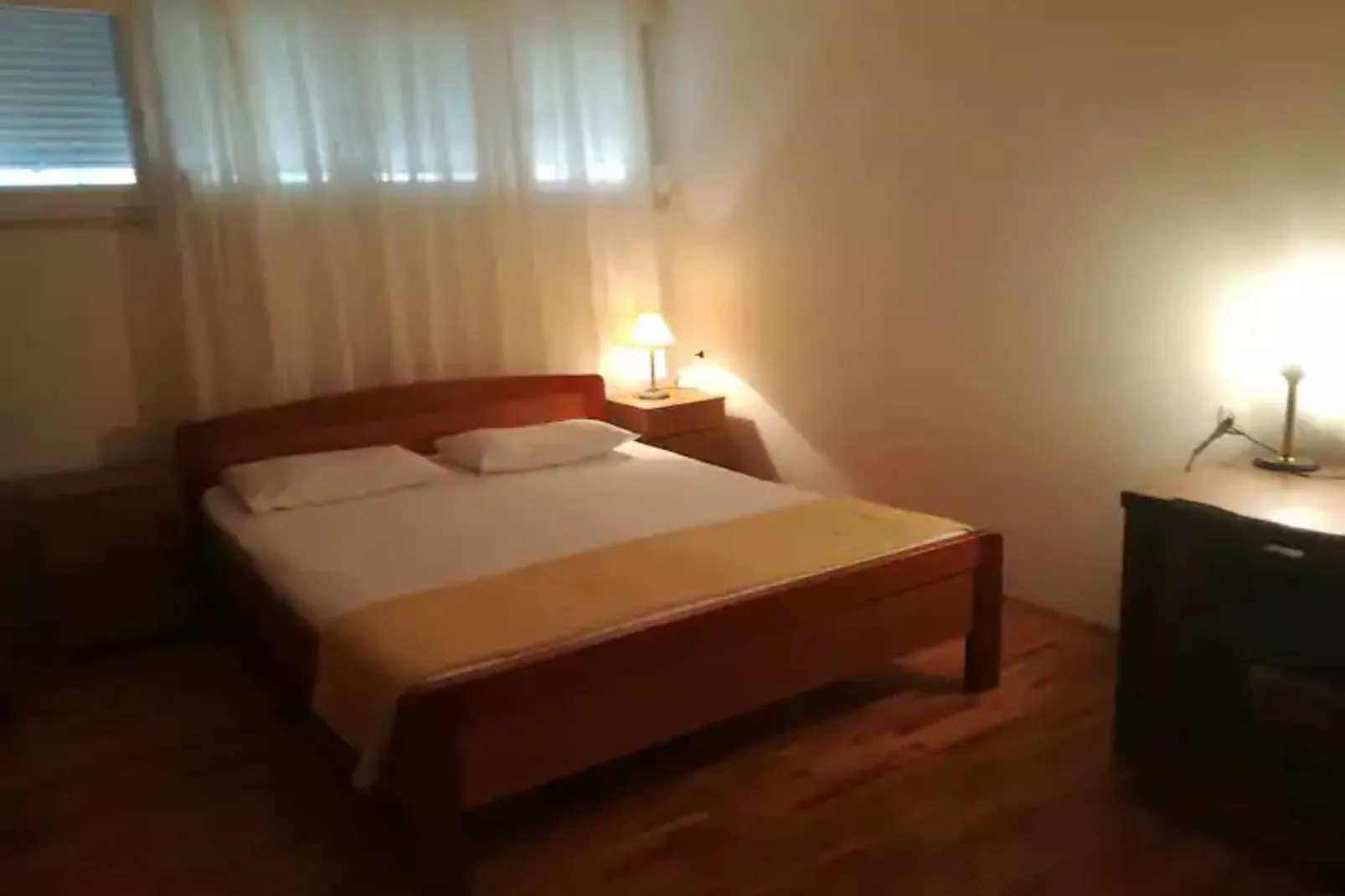 Friendly Well Located Family Apartment - One bedroom apartment-Chambre