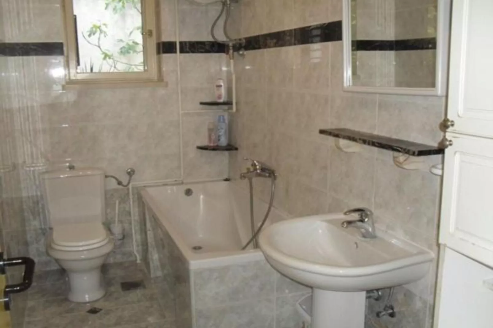 Apartments White House - Studio Apartment with Terrace and Sea View 5-Salle de bain
