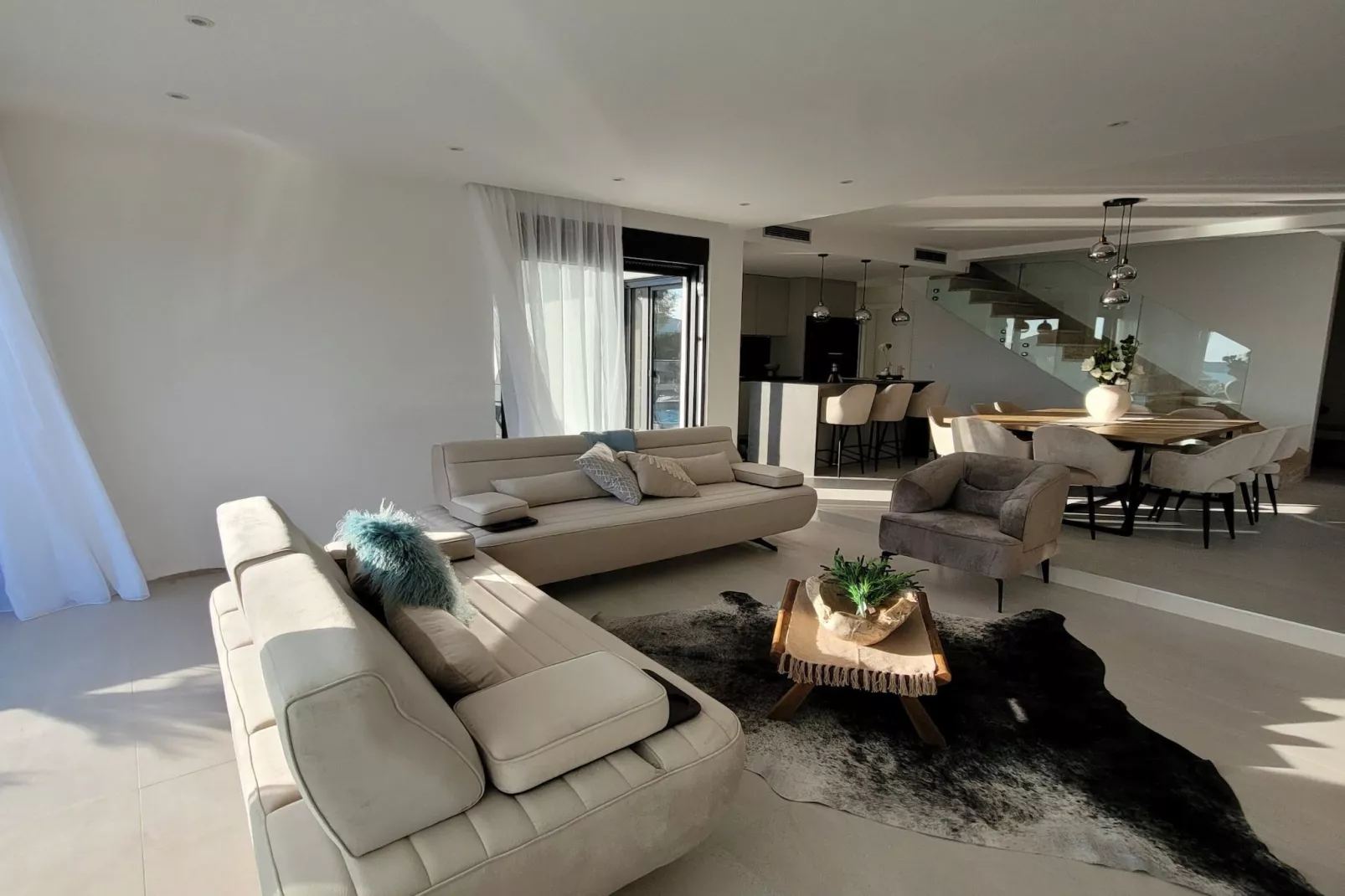 Villa Oasis - Five Bedroom Villa with Private Pool-Living room