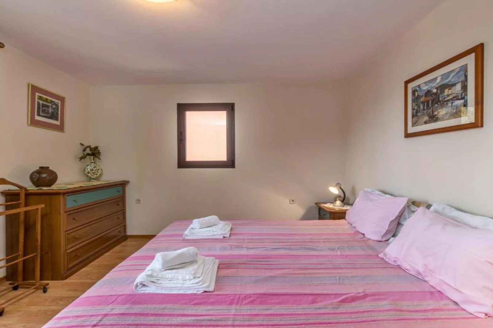 Apartment Villa Mirna - Three Bedroom Apartment with Balcony and  Sea View-Bedroom