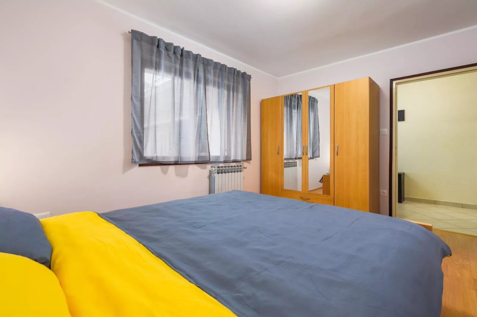Charming Lovran Apartments with Wonderful Sea View - Two Bedroom Apartment-Schlafzimmer