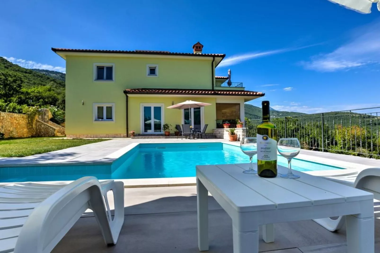 Wonderful Brsec Apartments with Sea View and Shared Pool - Comfort One Bedroom Apartment with Balcony and Sea Views 2-Außenbereich