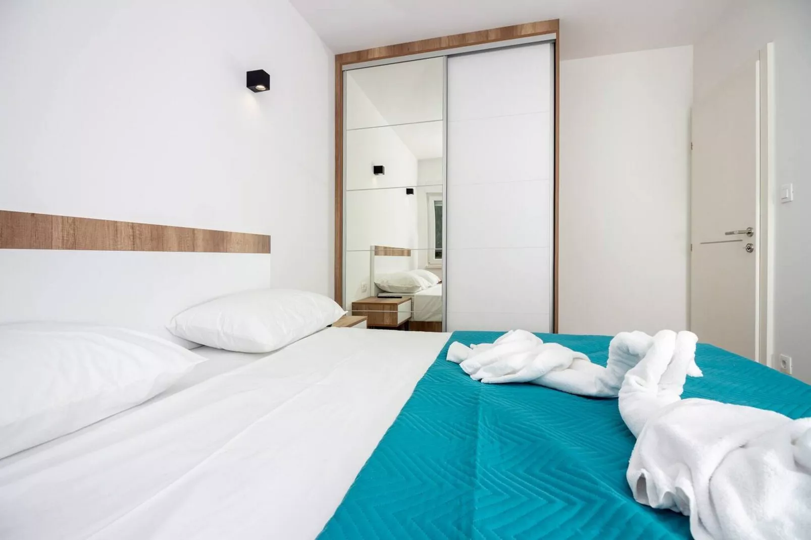 Modern Apartments with Private Balcony - Deluxe One Bedroom Apartment (Owner S3)