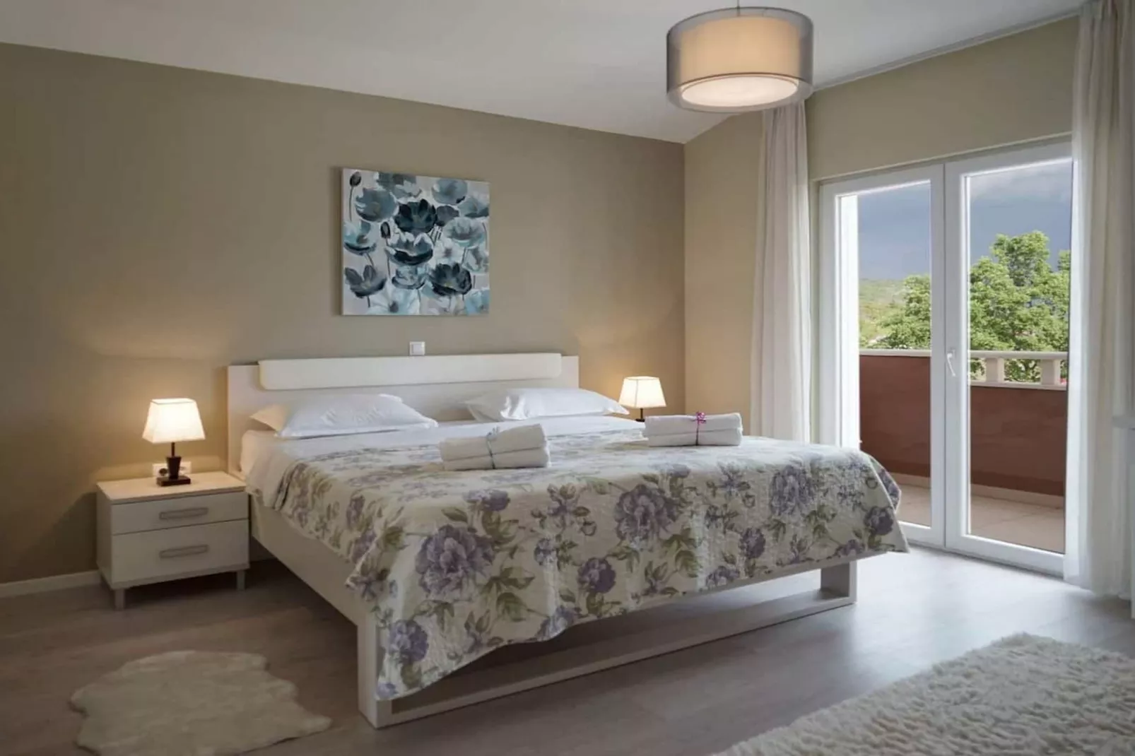 Peaceful Escape with Mountain Views, Heated Pool and Modern Amenities in Radošić - Four Bedroom Villa-Schlafzimmer
