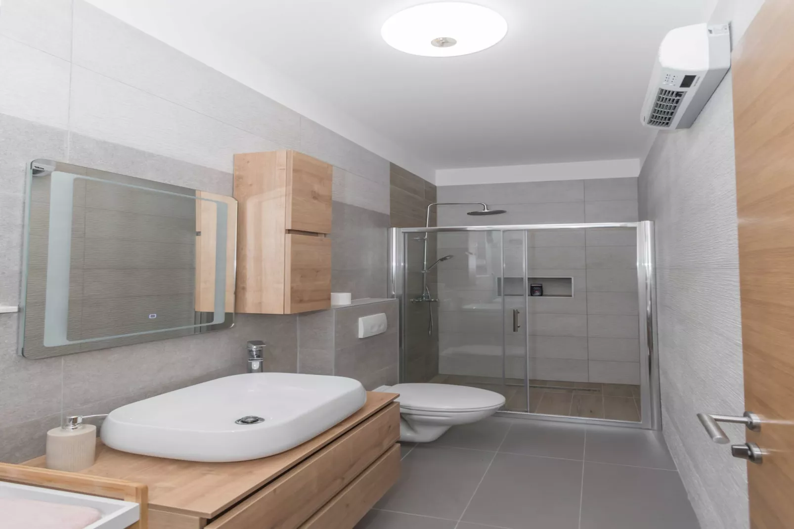 Apartment Ivan - Two Badroom Apartment with Hot Tob-Badezimmer