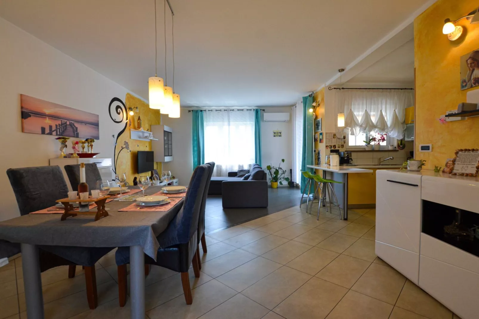 Radovani Peaceful and Serene Apartment with Terrace - Two Bedroom Apartment with Terrace-Dining room